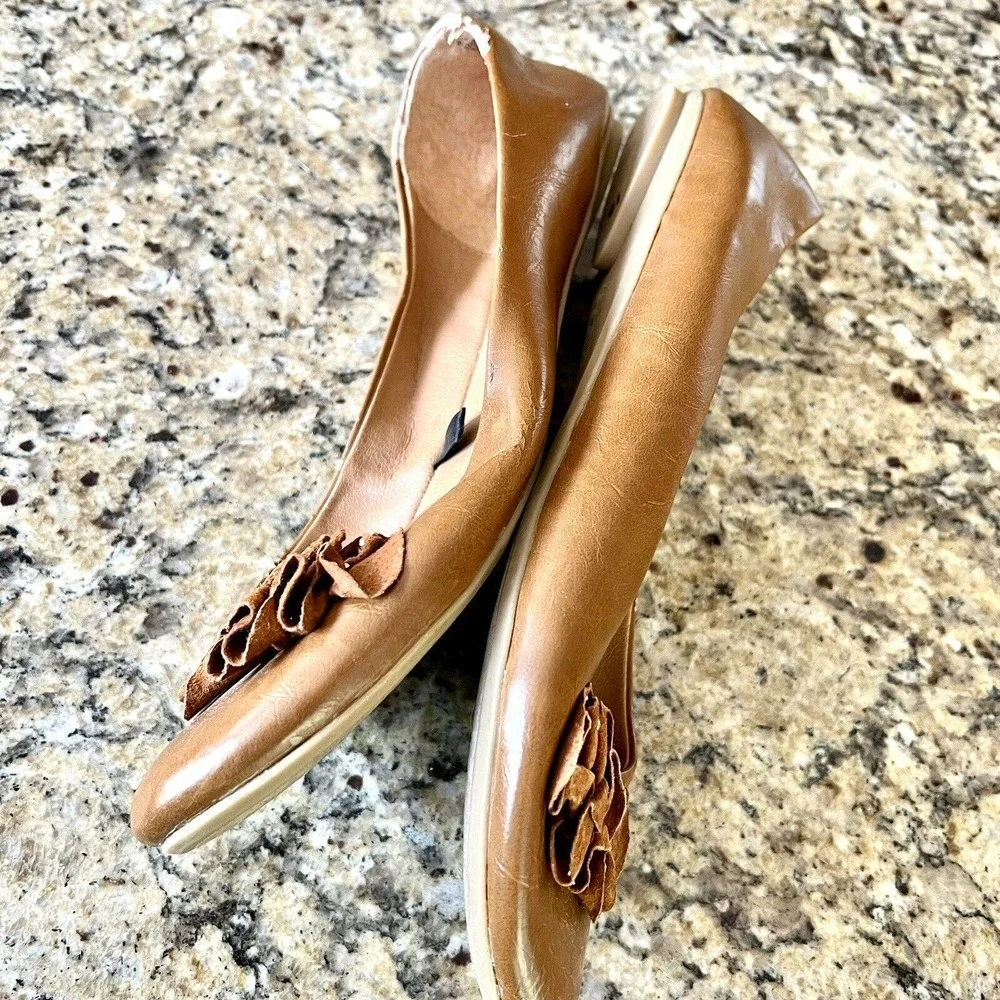 Kenneth Cole Reaction Ballet Flats 8.5 M Whiskey Brown Leatherette; Flower Bow